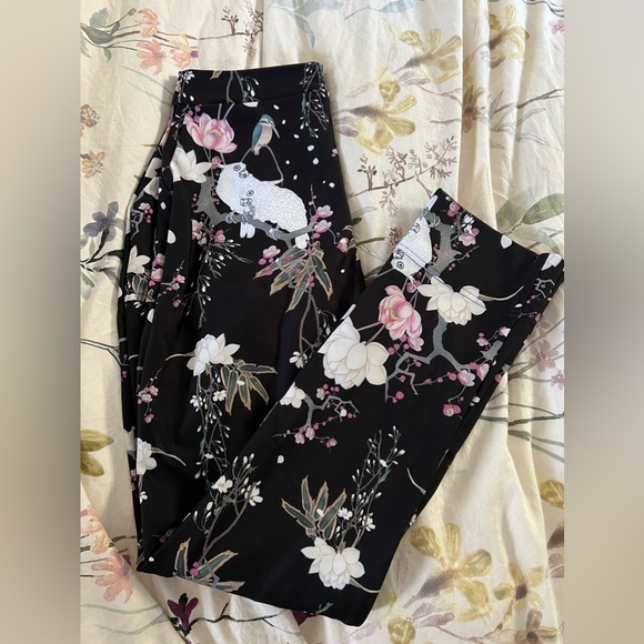 Blackmilk Koson Cockatoos Cuffed Pants - Picture 2 of 6